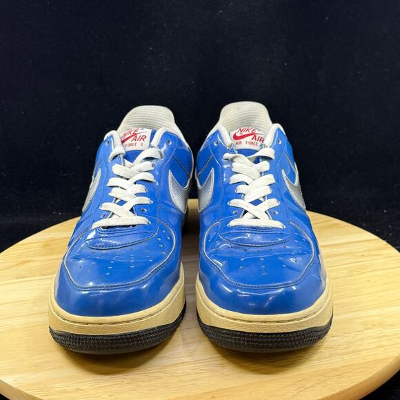 Athletic_Shoes
